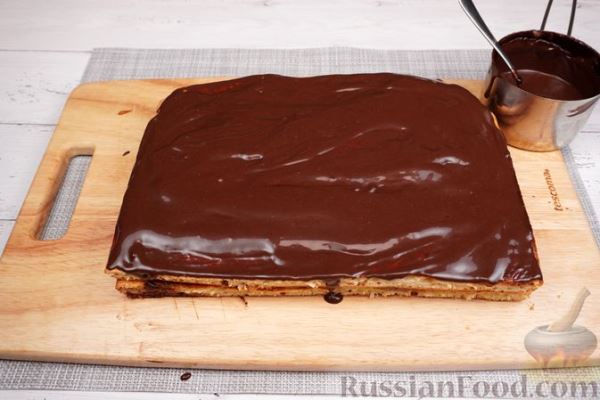 Сметанные пирожные с варёной сгущёнкой и шоколадной глазурью